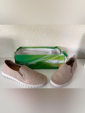 Women's Easy Street, Fresh Slip-On Shoes, Champagne Color, Size 9 M New in Box!